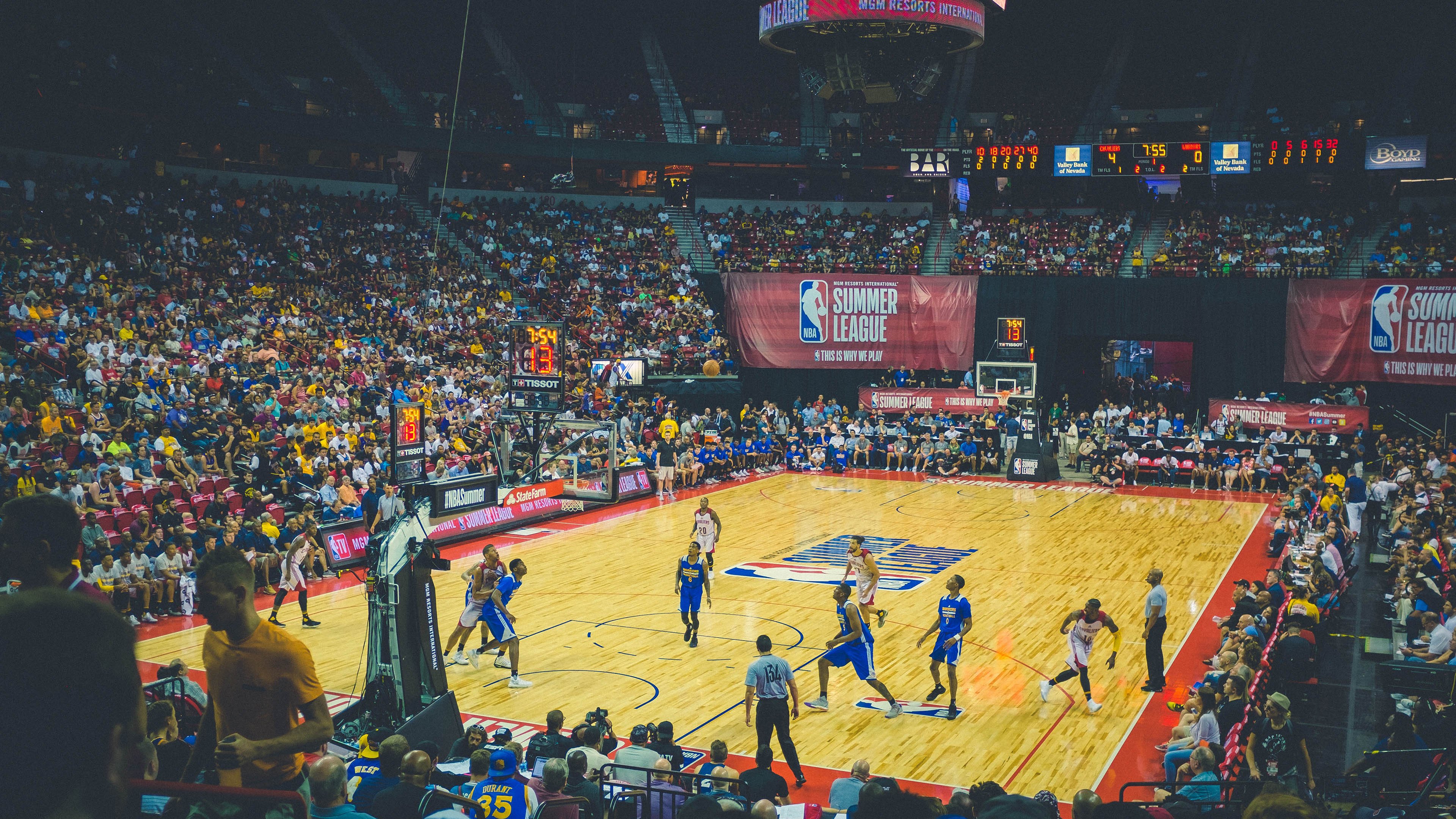 亚历克斯·格林伍德的球场控制力，令袋鼠队攻守兼备，亚历克斯-格林伍德