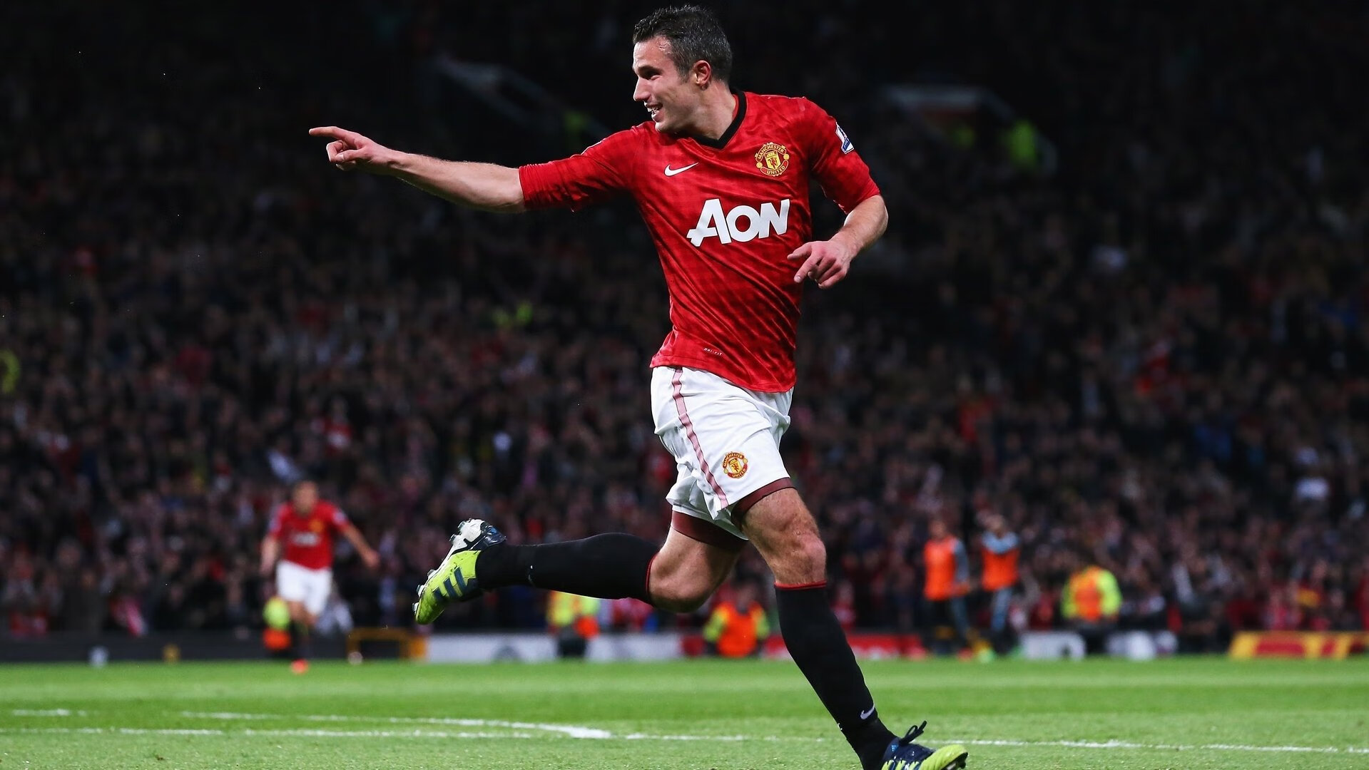 球队在欧冠淘汰赛中维持高强度竞争力获认可，欧冠淘汰赛中立场地